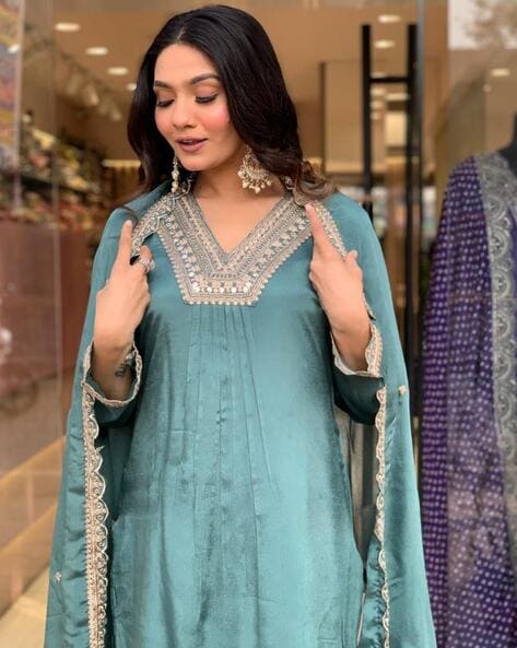 Allin I Villin Blue Plazo Kurta Set – Embroidered V-Neck Designer Party Wear Kurta Set