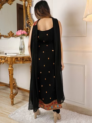 Allin I Villin Black Kurta Set with Thread Work Embroidery – Perfect for Diwali 2024 Festive Look